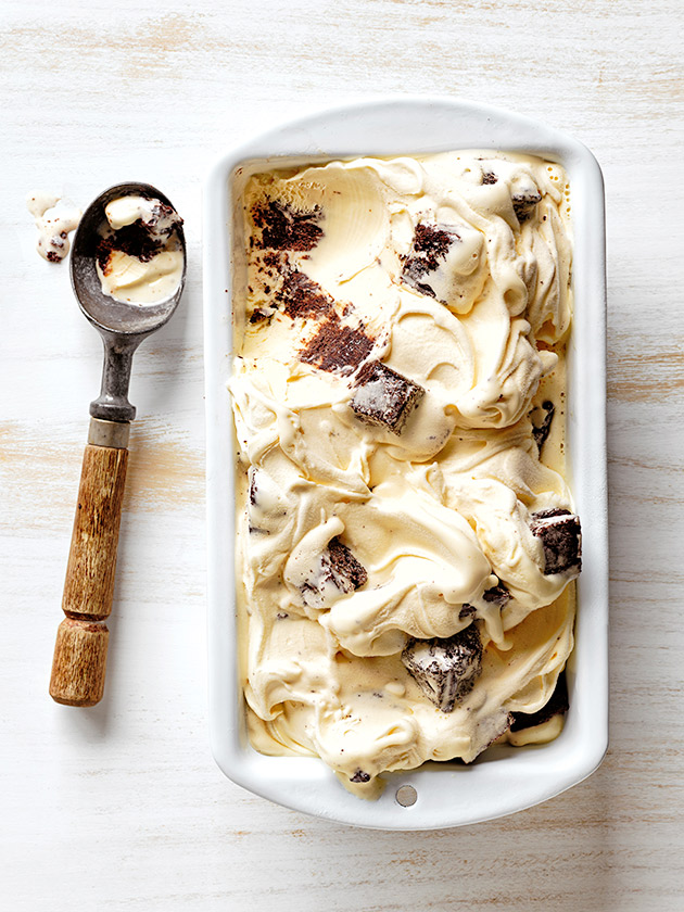 CHEAT'S DESSERT CHOCOLATE CHUNK BROWNIE ICE-CREAM