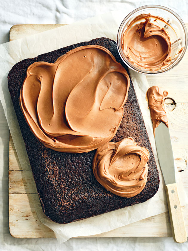 FROM SUNSHINE, LEMONS AND SEA SALT EVERYONE'S FAVOURITE FLUFFY CHOCOLATE CAKE