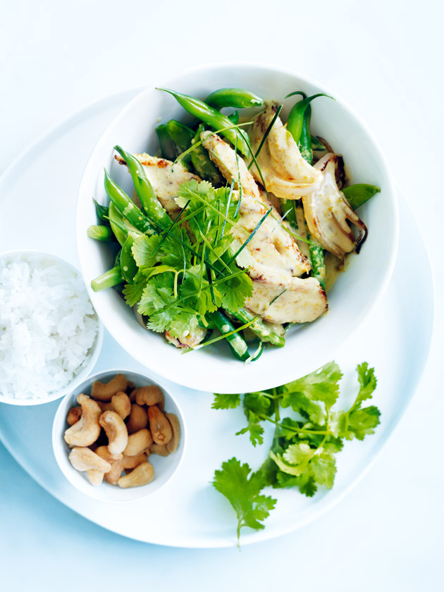 EASY WEEKNIGHTS GREEN CURRY CHICKEN STIR-FRY