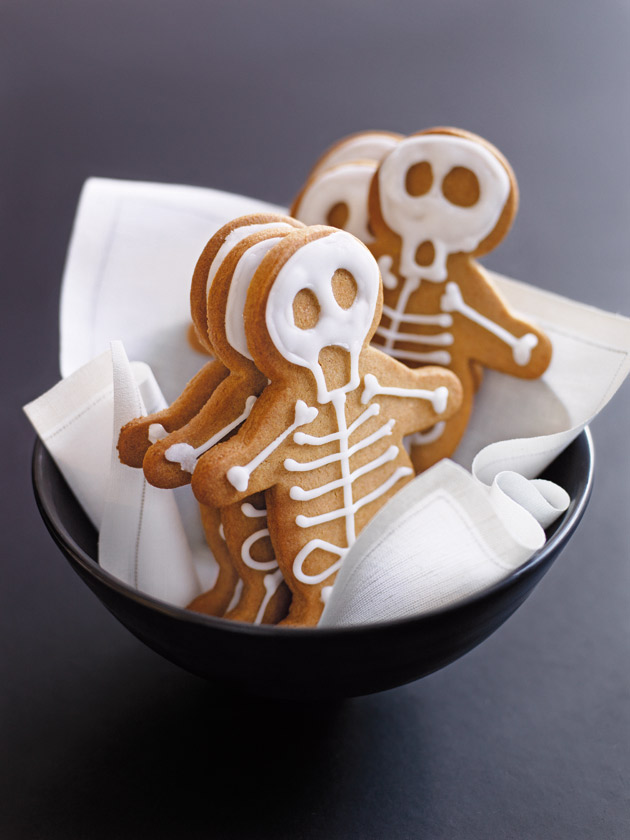 COOKING WITH KIDS HALLOWEEN GINGERBREAD SKELETONS