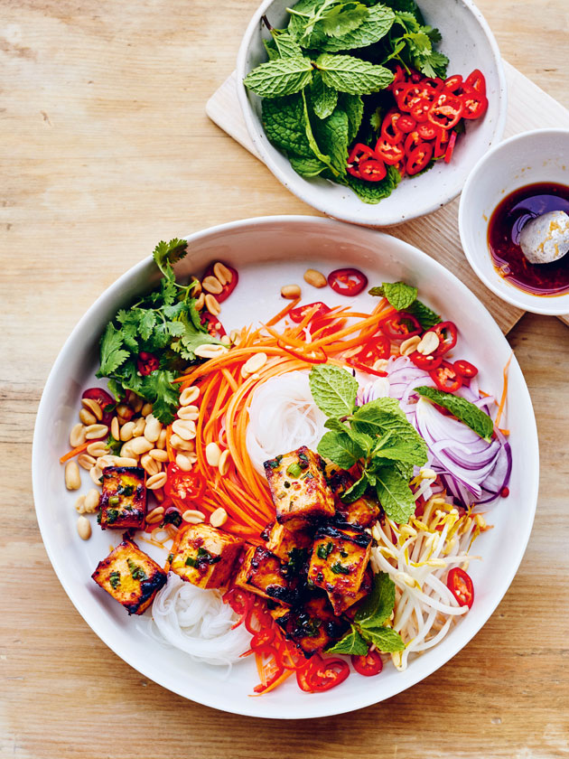 EASY WEEKNIGHTS NOODLE SALAD WITH CHILLI TOFU