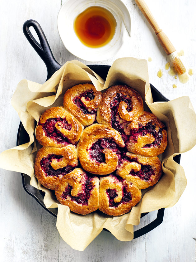 FAMILY FAVOURITE RASPBERRY YOGHURT SCROLLS