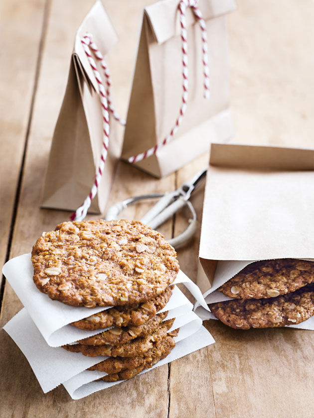 FAMILY FAVOURITE ANZAC BISCUITS
