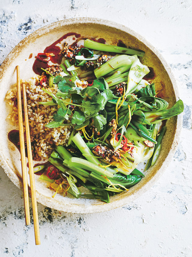 SUPER TASTY ASIAN GREENS STIR-FRY WITH ALMOND AND SESAME CRUNCH