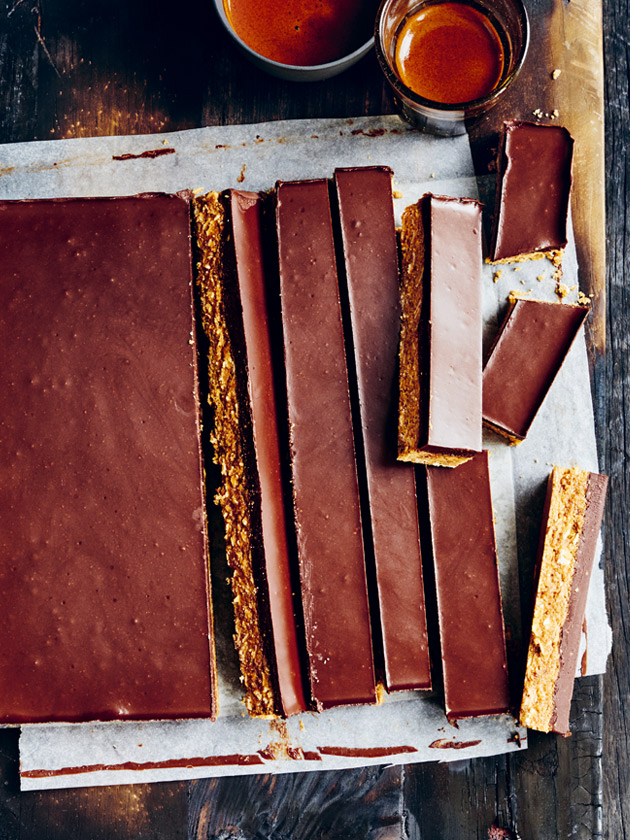 SWEET TREAT CHEWY CHOCOLATE ALMOND BARS