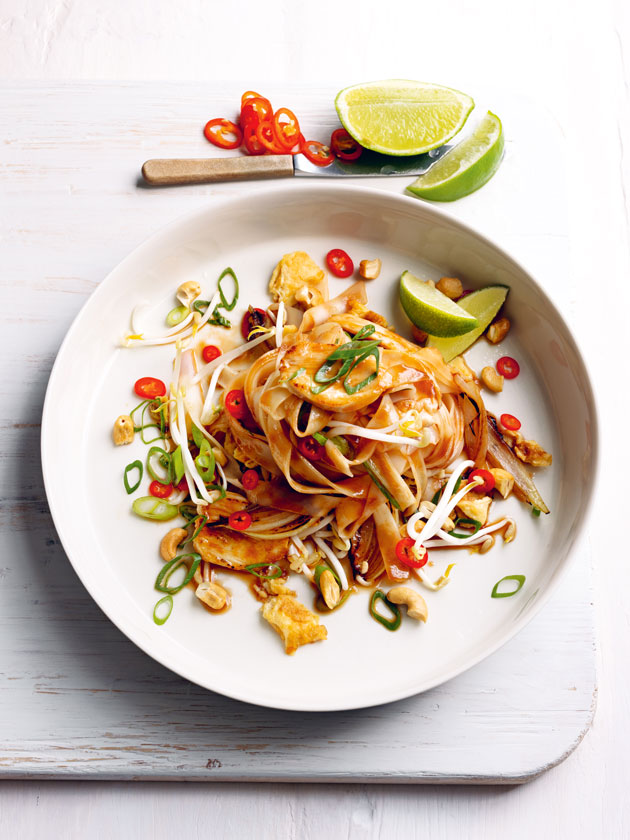 EASY WEEKNIGHTS CHICKEN PAD THAI