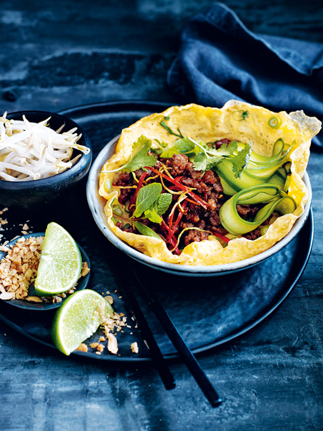 IMPRESSIVE DINNERS EGG BASKETS WITH GINGER CHILLI PORK