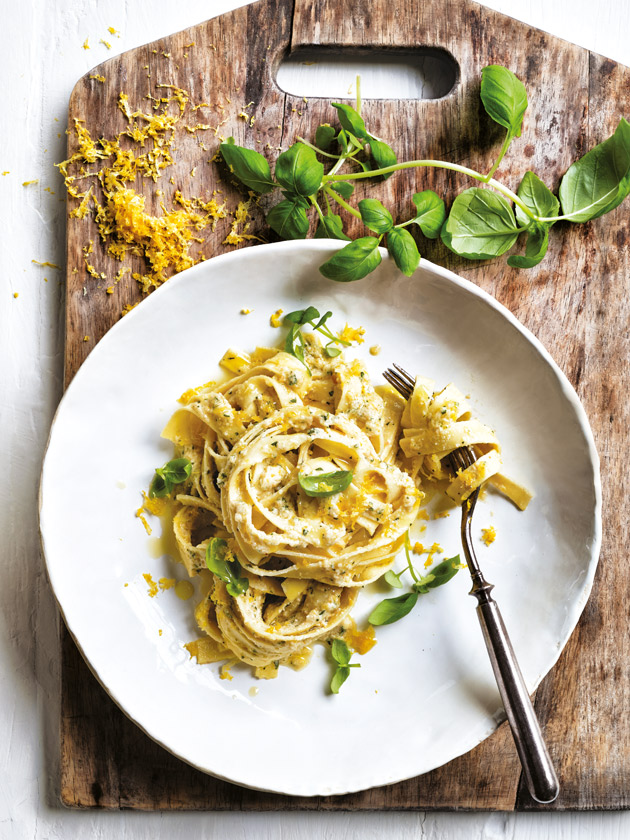 EASY WEEKNIGHTS FETTUCCINE WITH LEMON PESTO