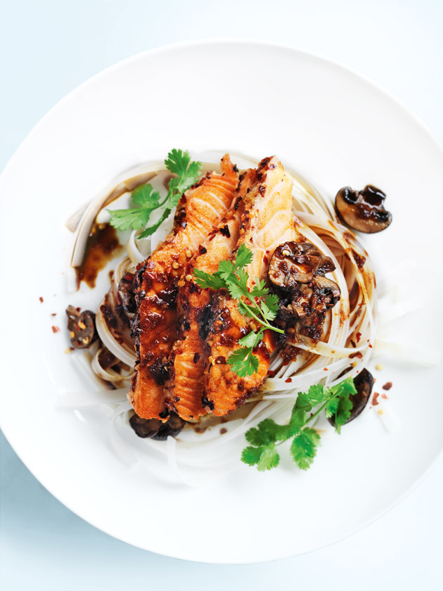 EASY WEEKNIGHTS GINGER CHILLI SALMON WTIH NOODLES