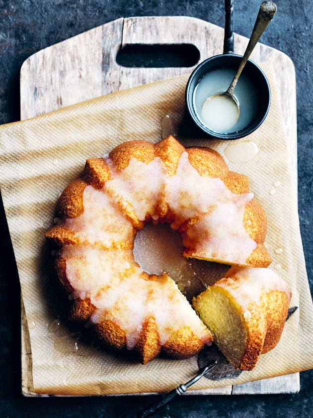 FAMILY FAVOURITE LEMON DRIZZLE CAKE