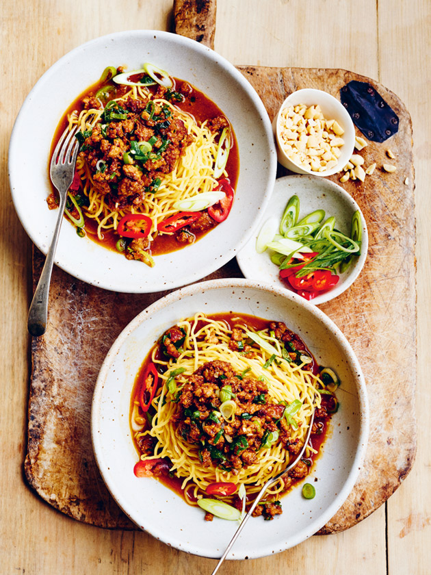 EASY WEEKNIGHTS SAUCY EGG NOODLES