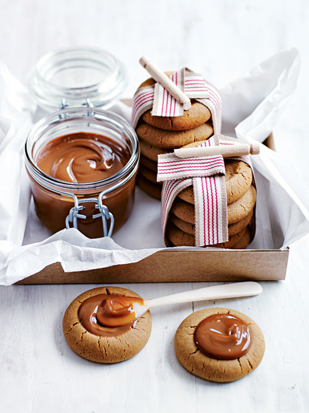 GINGERBREAD COOKIES WITH SALTED CARAMEL