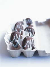 chocolate-filled easter egg cookies