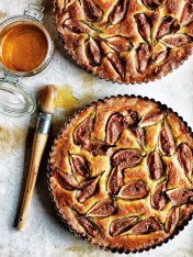 fig, honey and almond tart
