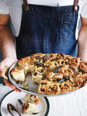 sage, speck and roasted garlic pull-apart bread