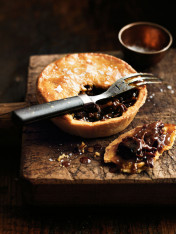 red meat and ale pies  Red Wine Gravy beef and ale pies