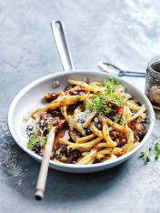 caramelised onion and olive pasta