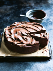 chocolate cake with fudge frosting