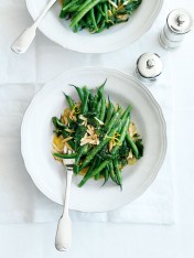green beans with almonds, oregano and lemon