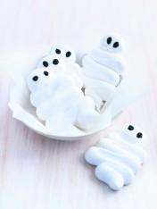 halloween ghost meringues