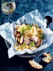 paper fetch spaghetti with clams  Steak With Caramelised Onion paper bag spaghetti with clams
