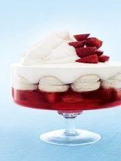 strawberry and vanilla macaron trifle