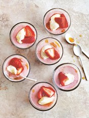 strawberry and cream yoghurt panna cottas