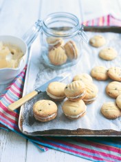 yoyo biscuits with creamy passionfruit filling