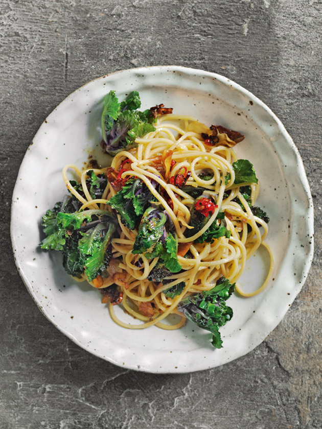 Burnt Chilli Kalette And Anchovy Spaghettini | Donna Hay