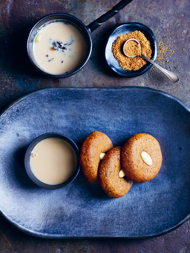 cinnamon almond cookies