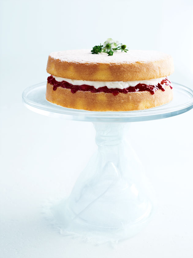 Victorian sponge cake with strawberry jam recipe