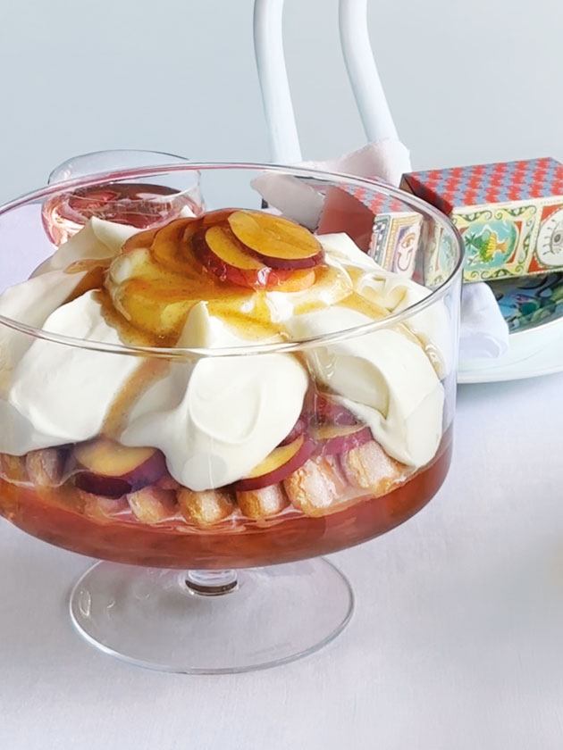 YOUR NEW GO-TO SUMMER DESSERT PEACHY VANILLA TRIFLE