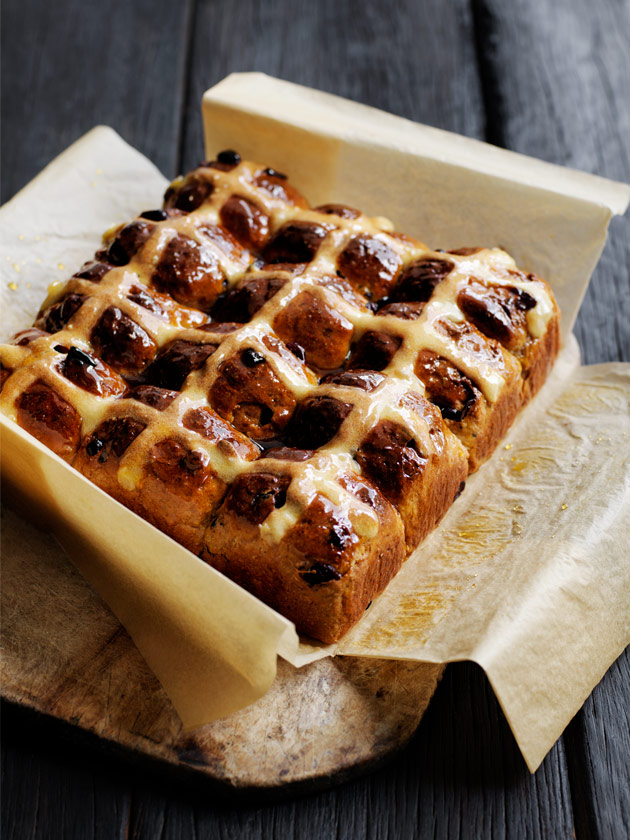 FAMILY FAVOURITE BETTER-FOR-YOU HOT CROSS BUNS