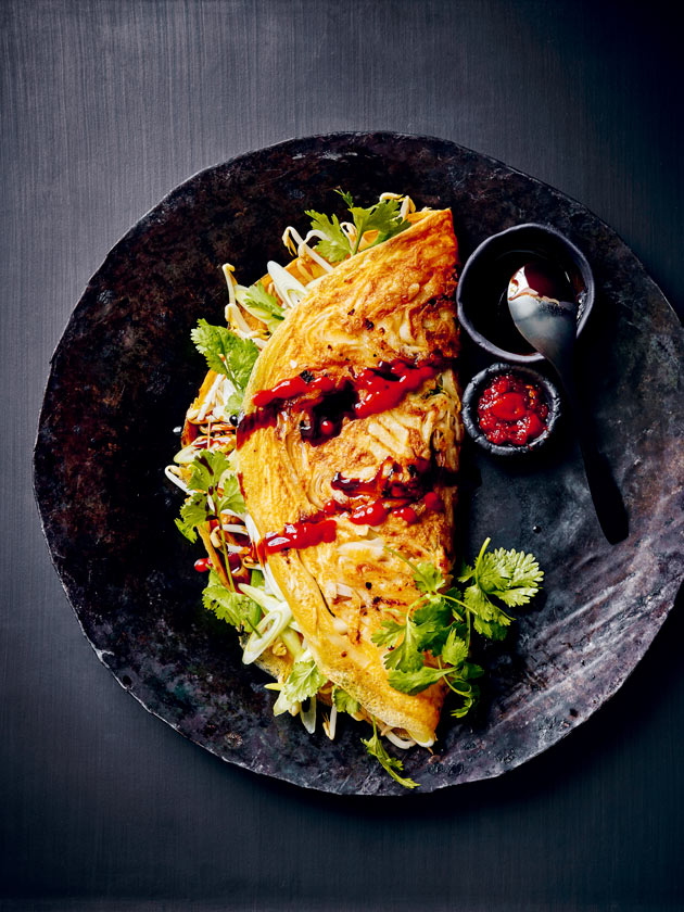EASY WEEKNIGHTS CRISPY NOODLE OMELETTES