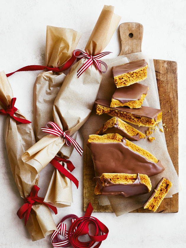 FESTIVE GIFTS MILK CHOCOLATE HONEYCOMB BON BONS